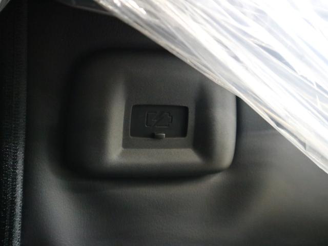 セレナ ハイウェイスターＶ　登録済み未使用車　ホットプラスパッケージ　後席モニター　ＮＣ１２．３インチナビ　アラウンドビュー　インテリミラー　ドラレコ　プロパイロット　ＥＴＣ２．０　ワイヤレス充電　前後シート＆ステアヒーター　ハンズフリースライドドア　アダプティブＬＥＤ（51枚目）