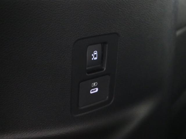 セレナ ハイウェイスターＶ　登録済み未使用車　ホットプラスパッケージ　後席モニター　ＮＣ１２．３インチナビ　アラウンドビュー　インテリミラー　ドラレコ　プロパイロット　ＥＴＣ２．０　ワイヤレス充電　前後シート＆ステアヒーター　ハンズフリースライドドア　アダプティブＬＥＤ（52枚目）