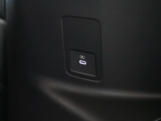 セレナ ハイウェイスターＶ　登録済み未使用車　ホットプラスパッケージ　後席モニター　ＮＣ１２．３インチナビ　アラウンドビュー　インテリミラー　ドラレコ　プロパイロット　ＥＴＣ２．０　ワイヤレス充電　前後シート＆ステアヒーター　ハンズフリースライドドア　アダプティブＬＥＤ（53枚目）