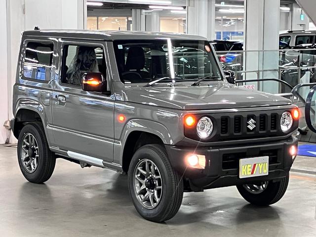 ジムニー ＸＣ　４ＷＤ　ターボ　届け出済み未使用車　改良モデル　デュアルセンサーブレーキサポートＩＩ　全車速追従クルーズコントロール　前後誤発進抑制　車線逸脱抑制　パーキングセンサー　シートヒーター　ＬＥＤライト　ハイビームアシスト　純正１６ＡＷ　スマートキー（5枚目）