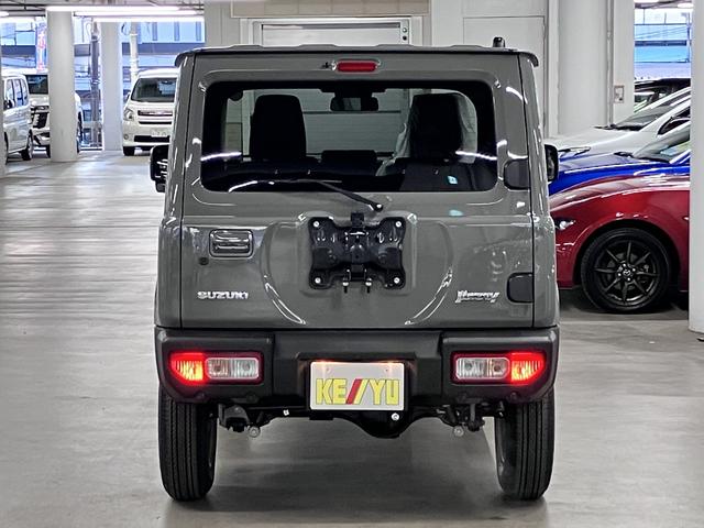 ジムニー ＸＣ　４ＷＤ　ターボ　届け出済み未使用車　改良モデル　デュアルセンサーブレーキサポートＩＩ　全車速追従クルーズコントロール　前後誤発進抑制　車線逸脱抑制　パーキングセンサー　シートヒーター　ＬＥＤライト　ハイビームアシスト　純正１６ＡＷ　スマートキー（7枚目）