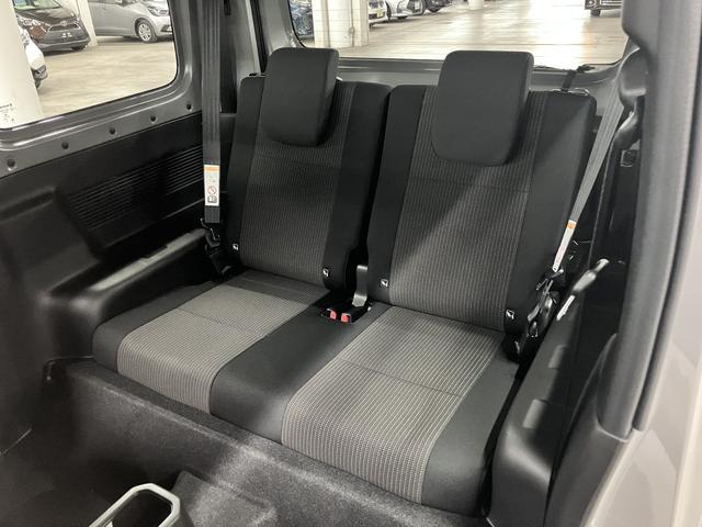 ジムニー ＸＣ　４ＷＤ　ターボ　届け出済み未使用車　改良モデル　デュアルセンサーブレーキサポートＩＩ　全車速追従クルーズコントロール　前後誤発進抑制　車線逸脱抑制　パーキングセンサー　シートヒーター　ＬＥＤライト　ハイビームアシスト　純正１６ＡＷ　スマートキー（17枚目）