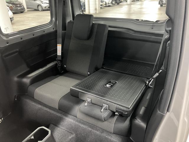 ジムニー ＸＣ　４ＷＤ　ターボ　届け出済み未使用車　改良モデル　デュアルセンサーブレーキサポートＩＩ　全車速追従クルーズコントロール　前後誤発進抑制　車線逸脱抑制　パーキングセンサー　シートヒーター　ＬＥＤライト　ハイビームアシスト　純正１６ＡＷ　スマートキー（18枚目）