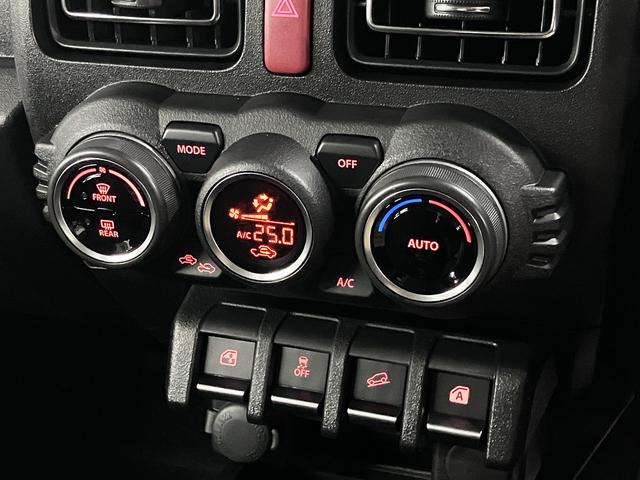 ジムニー ＸＣ　４ＷＤ　ターボ　届け出済み未使用車　改良モデル　デュアルセンサーブレーキサポートＩＩ　全車速追従クルーズコントロール　前後誤発進抑制　車線逸脱抑制　パーキングセンサー　シートヒーター　ＬＥＤライト　ハイビームアシスト　純正１６ＡＷ　スマートキー（23枚目）