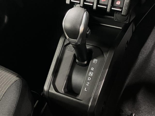 ジムニー ＸＣ　４ＷＤ　ターボ　届け出済み未使用車　改良モデル　デュアルセンサーブレーキサポートＩＩ　全車速追従クルーズコントロール　前後誤発進抑制　車線逸脱抑制　パーキングセンサー　シートヒーター　ＬＥＤライト　ハイビームアシスト　純正１６ＡＷ　スマートキー（24枚目）