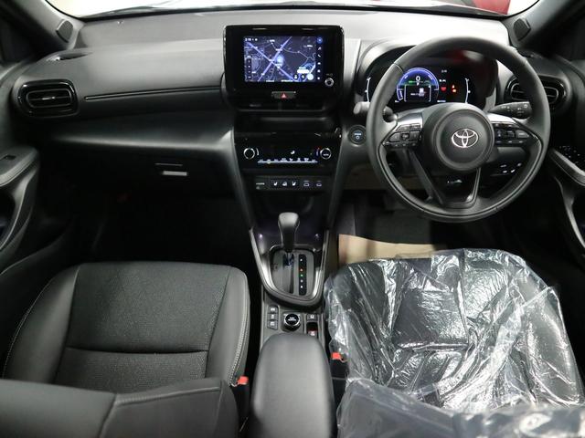 ヤリスクロス ハイブリッドＺウルバーノ　４ＷＤ　寒冷地仕様　登録済未使用車　ハンズフリーパワーバックドア　パノラミックビュー　純正８インチＤオーディオ＋　シート＆ステアヒーター　パワーシート　セーフティセンス　ＢＳＭ＋安心降車アシスト　ＥＴＣ２．０　ＢＴオーディオ　フルセグ（4枚目）