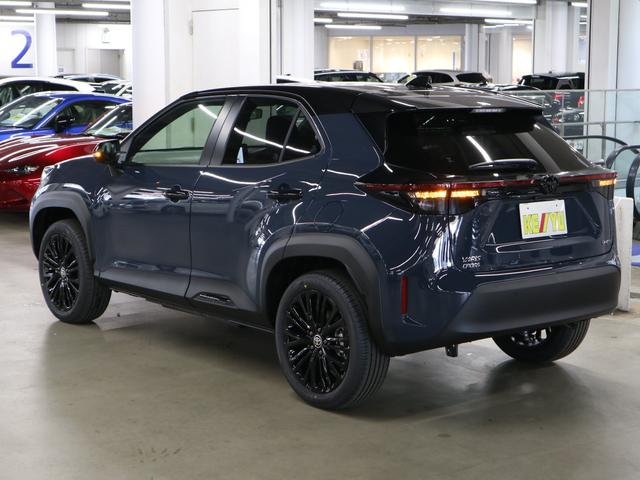 ヤリスクロス ハイブリッドＺウルバーノ　４ＷＤ　寒冷地仕様　登録済未使用車　ハンズフリーパワーバックドア　パノラミックビュー　純正８インチＤオーディオ＋　シート＆ステアヒーター　パワーシート　セーフティセンス　ＢＳＭ＋安心降車アシスト　ＥＴＣ２．０　ＢＴオーディオ　フルセグ（8枚目）