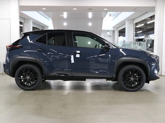 ヤリスクロス ハイブリッドＺウルバーノ　４ＷＤ　寒冷地仕様　登録済未使用車　ハンズフリーパワーバックドア　パノラミックビュー　純正８インチＤオーディオ＋　シート＆ステアヒーター　パワーシート　セーフティセンス　ＢＳＭ＋安心降車アシスト　ＥＴＣ２．０　ＢＴオーディオ　フルセグ（9枚目）