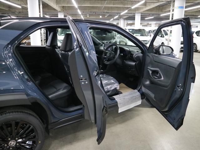 ヤリスクロス ハイブリッドＺウルバーノ　４ＷＤ　寒冷地仕様　登録済未使用車　ハンズフリーパワーバックドア　パノラミックビュー　純正８インチＤオーディオ＋　シート＆ステアヒーター　パワーシート　セーフティセンス　ＢＳＭ＋安心降車アシスト　ＥＴＣ２．０　ＢＴオーディオ　フルセグ（12枚目）