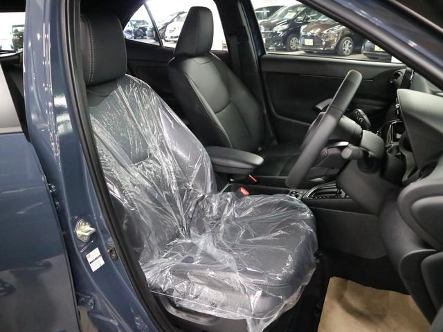 ヤリスクロス ハイブリッドＺウルバーノ　４ＷＤ　寒冷地仕様　登録済未使用車　ハンズフリーパワーバックドア　パノラミックビュー　純正８インチＤオーディオ＋　シート＆ステアヒーター　パワーシート　セーフティセンス　ＢＳＭ＋安心降車アシスト　ＥＴＣ２．０　ＢＴオーディオ　フルセグ（13枚目）