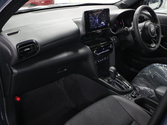 ヤリスクロス ハイブリッドＺウルバーノ　４ＷＤ　寒冷地仕様　登録済未使用車　ハンズフリーパワーバックドア　パノラミックビュー　純正８インチＤオーディオ＋　シート＆ステアヒーター　パワーシート　セーフティセンス　ＢＳＭ＋安心降車アシスト　ＥＴＣ２．０　ＢＴオーディオ　フルセグ（16枚目）