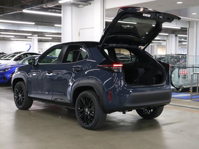 ヤリスクロス ハイブリッドＺウルバーノ　４ＷＤ　寒冷地仕様　登録済未使用車　ハンズフリーパワーバックドア　パノラミックビュー　純正８インチＤオーディオ＋　シート＆ステアヒーター　パワーシート　セーフティセンス　ＢＳＭ＋安心降車アシスト　ＥＴＣ２．０　ＢＴオーディオ　フルセグ（19枚目）