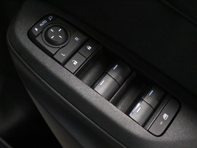 ヤリスクロス ハイブリッドＺウルバーノ　４ＷＤ　寒冷地仕様　登録済未使用車　ハンズフリーパワーバックドア　パノラミックビュー　純正８インチＤオーディオ＋　シート＆ステアヒーター　パワーシート　セーフティセンス　ＢＳＭ＋安心降車アシスト　ＥＴＣ２．０　ＢＴオーディオ　フルセグ（40枚目）