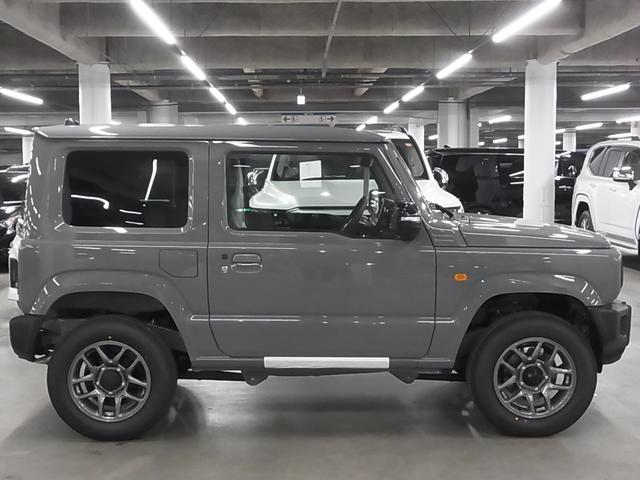 ジムニー XC 4WD ターボ 5MT 届け出済み未使用車 改良モデル デュアルセンサーブレーキサポートII アダプティブクルーズコントロール 車線逸脱抑制 パーキングセンサー シートヒーター LEDヘッドライト ハイビームアシスト 純正16AW スマートキー スペアキー(9枚目)