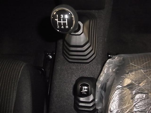 ジムニー XC 4WD ターボ 5MT 届け出済み未使用車 改良モデル デュアルセンサーブレーキサポートII アダプティブクルーズコントロール 車線逸脱抑制 パーキングセンサー シートヒーター LEDヘッドライト ハイビームアシスト 純正16AW スマートキー スペアキー(24枚目)