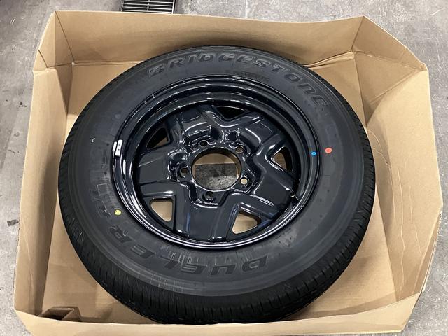 ジムニー XC 4WD ターボ 5MT 届け出済み未使用車 改良モデル デュアルセンサーブレーキサポートII アダプティブクルーズコントロール 車線逸脱抑制 パーキングセンサー シートヒーター LEDヘッドライト ハイビームアシスト 純正16AW スマートキー スペアキー(37枚目)