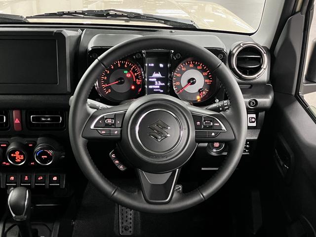 ジムニー ＸＣ　４ＷＤ　ターボ　届け出済み未使用車　改良モデル　デュアルセンサーブレーキサポートＩＩ　全車速追従クルーズコントロール　前後誤発進抑制機能　車線逸脱抑制　パーキングセンサー　シートヒーター　ＬＥＤライト　ハイビームアシスト　純正１６ＡＷ　スマートキー（11枚目）