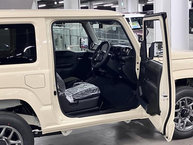 ジムニー ＸＣ　４ＷＤ　ターボ　届け出済み未使用車　改良モデル　デュアルセンサーブレーキサポートＩＩ　全車速追従クルーズコントロール　前後誤発進抑制機能　車線逸脱抑制　パーキングセンサー　シートヒーター　ＬＥＤライト　ハイビームアシスト　純正１６ＡＷ　スマートキー（12枚目）