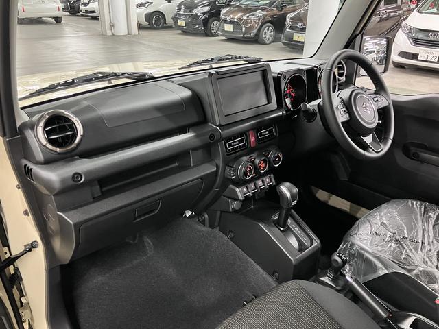 ジムニー ＸＣ　４ＷＤ　ターボ　届け出済み未使用車　改良モデル　デュアルセンサーブレーキサポートＩＩ　全車速追従クルーズコントロール　前後誤発進抑制機能　車線逸脱抑制　パーキングセンサー　シートヒーター　ＬＥＤライト　ハイビームアシスト　純正１６ＡＷ　スマートキー（16枚目）