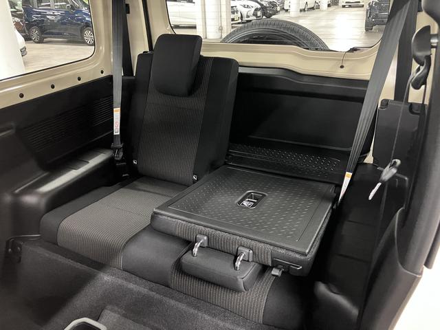 ジムニー ＸＣ　４ＷＤ　ターボ　届け出済み未使用車　改良モデル　デュアルセンサーブレーキサポートＩＩ　全車速追従クルーズコントロール　前後誤発進抑制機能　車線逸脱抑制　パーキングセンサー　シートヒーター　ＬＥＤライト　ハイビームアシスト　純正１６ＡＷ　スマートキー（18枚目）