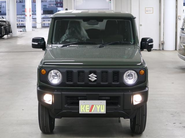 ジムニー ＸＣ　４ＷＤ　ターボ　届け出済み未使用車　改良モデル　デュアルセンサーブレーキサポートＩＩ　全車速追従クルーズコントロール　前後誤発進抑制機能　車線逸脱抑制　パーキングセンサー　シートヒーター　ＬＥＤライト　ハイビームアシスト　純正１６ＡＷ　スマートキー（6枚目）