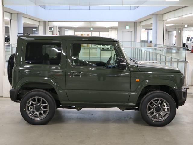 ジムニー ＸＣ　４ＷＤ　ターボ　届け出済み未使用車　改良モデル　デュアルセンサーブレーキサポートＩＩ　全車速追従クルーズコントロール　前後誤発進抑制機能　車線逸脱抑制　パーキングセンサー　シートヒーター　ＬＥＤライト　ハイビームアシスト　純正１６ＡＷ　スマートキー（9枚目）