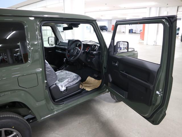 ジムニー ＸＣ　４ＷＤ　ターボ　届け出済み未使用車　改良モデル　デュアルセンサーブレーキサポートＩＩ　全車速追従クルーズコントロール　前後誤発進抑制機能　車線逸脱抑制　パーキングセンサー　シートヒーター　ＬＥＤライト　ハイビームアシスト　純正１６ＡＷ　スマートキー（12枚目）