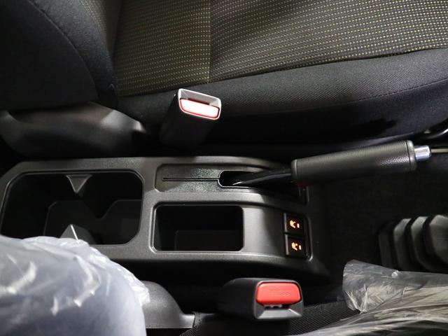 ジムニー ＸＣ　４ＷＤ　ターボ　届け出済み未使用車　改良モデル　デュアルセンサーブレーキサポートＩＩ　全車速追従クルーズコントロール　前後誤発進抑制機能　車線逸脱抑制　パーキングセンサー　シートヒーター　ＬＥＤライト　ハイビームアシスト　純正１６ＡＷ　スマートキー（27枚目）