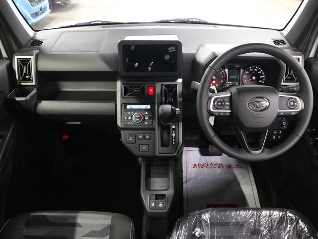 タフト Gターボ ダーククロムベンチャー 届け出済み未使用車 新品ナビ取付 パノラマモニター スカイフィールトップ シートヒーター スマートアシスト 前後誤発進抑制 全車速追従クルコン レーンキープ コーナーセンサー USB端子 アダプティブLED ルーフレール(4枚目)