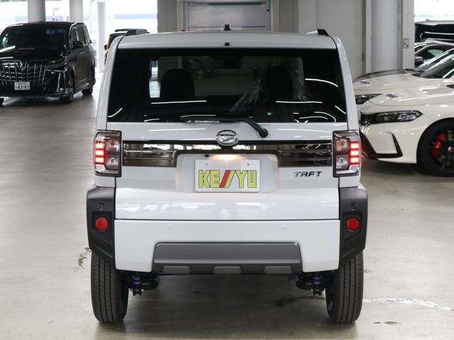 タフト Gターボ ダーククロムベンチャー 届け出済み未使用車 新品ナビ取付 パノラマモニター スカイフィールトップ シートヒーター スマートアシスト 前後誤発進抑制 全車速追従クルコン レーンキープ コーナーセンサー USB端子 アダプティブLED ルーフレール(7枚目)