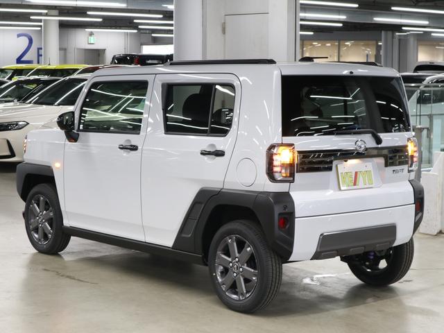 タフト Gターボ ダーククロムベンチャー 届け出済み未使用車 新品ナビ取付 パノラマモニター スカイフィールトップ シートヒーター スマートアシスト 前後誤発進抑制 全車速追従クルコン レーンキープ コーナーセンサー USB端子 アダプティブLED ルーフレール(8枚目)