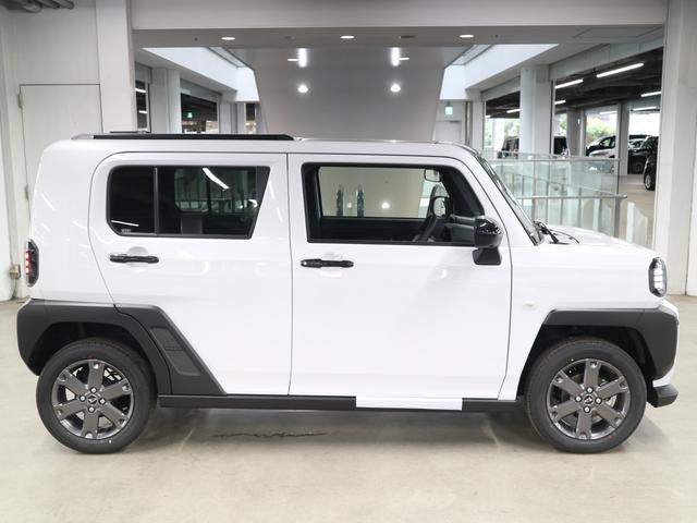 タフト Gターボ ダーククロムベンチャー 届け出済み未使用車 新品ナビ取付 パノラマモニター スカイフィールトップ シートヒーター スマートアシスト 前後誤発進抑制 全車速追従クルコン レーンキープ コーナーセンサー USB端子 アダプティブLED ルーフレール(9枚目)