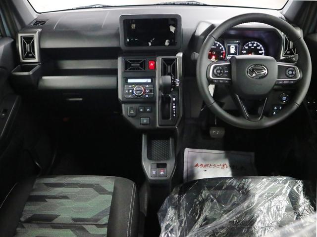 タフト Gターボ ダーククロムベンチャー 届け出済み未使用車 新品ナビ取付 パノラマモニター スカイフィールトップ シートヒーター スマートアシスト 前後誤発進抑制 全車速追従クルコン レーンキープ コーナーセンサー USB端子 アダプティブLED ルーフレール(4枚目)