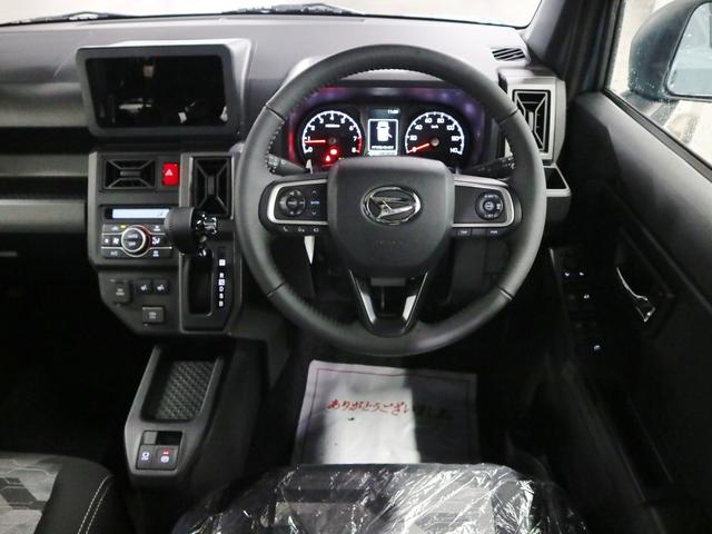 タフト Gターボ ダーククロムベンチャー 届け出済み未使用車 新品ナビ取付 パノラマモニター スカイフィールトップ シートヒーター スマートアシスト 前後誤発進抑制 全車速追従クルコン レーンキープ コーナーセンサー USB端子 アダプティブLED ルーフレール(11枚目)