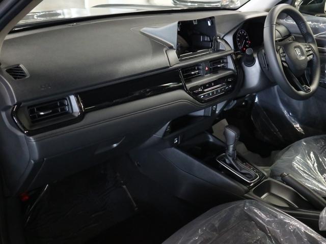 ＷＲ－Ｖ Ｚ　ブラックスタイル　登録済み未使用車　ホンダセンシング　前後誤発進抑制機能　アダプティブクルーズ　車線逸脱警報　パーキングセンサー　レザー調コンビシート　パドルシフト　ＵＳＢ　ＬＥＤヘッドライト　専用１７ＡＷ　スマートキー　パーセルカバー（16枚目）