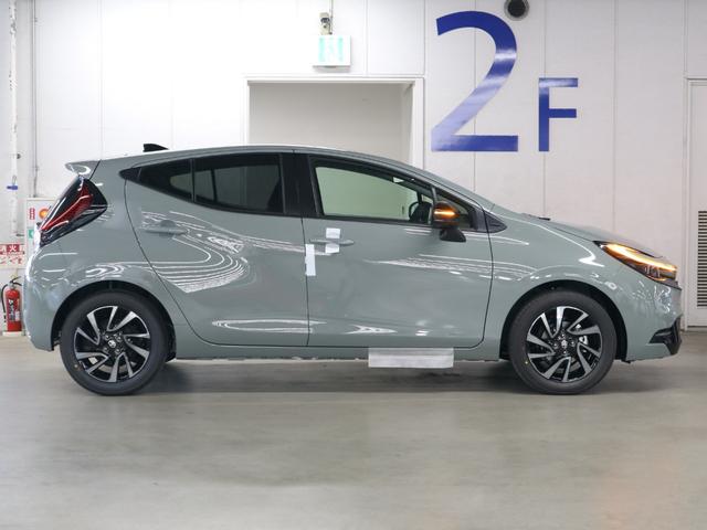 アクア Z 登録済未使用車 トヨタチームメイト パノラミックビュー BSM・PKSB HUD 純正10.5インチDA+ シート・ステアヒーター セーフティセンス ETC2.0 AC1500W電源 LEDランプ オプション16AW(9枚目)