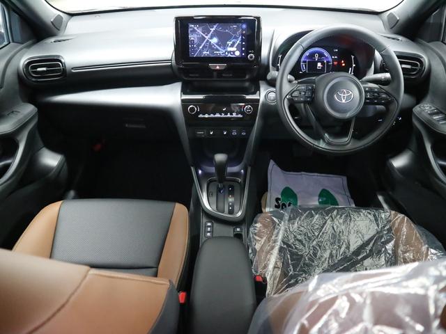 ヤリスクロス ハイブリッドZ アドベンチャー 登録済み未使用車 ハンズフリーパワーバックドア パノラミックビュー 純正8インチDオーディオ+ シート&ステアヒーター パワーシート セーフティセンス BSM+SEA ETC2.0 BTオーディオ フルセグ HDMI(4枚目)