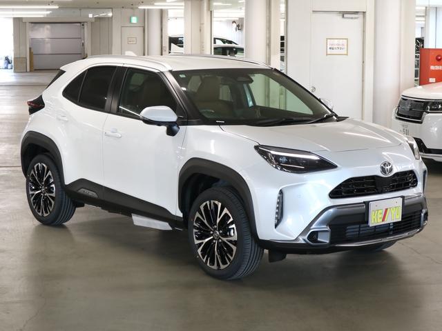 ヤリスクロス ハイブリッドZ アドベンチャー 登録済み未使用車 ハンズフリーパワーバックドア パノラミックビュー 純正8インチDオーディオ+ シート&ステアヒーター パワーシート セーフティセンス BSM+SEA ETC2.0 BTオーディオ フルセグ HDMI(5枚目)