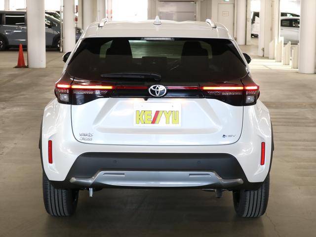 ヤリスクロス ハイブリッドZ アドベンチャー 登録済み未使用車 ハンズフリーパワーバックドア パノラミックビュー 純正8インチDオーディオ+ シート&ステアヒーター パワーシート セーフティセンス BSM+SEA ETC2.0 BTオーディオ フルセグ HDMI(7枚目)