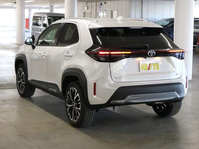 ヤリスクロス ハイブリッドZ アドベンチャー 登録済み未使用車 ハンズフリーパワーバックドア パノラミックビュー 純正8インチDオーディオ+ シート&ステアヒーター パワーシート セーフティセンス BSM+SEA ETC2.0 BTオーディオ フルセグ HDMI(8枚目)