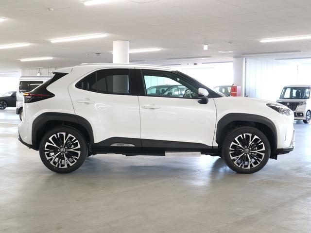 ヤリスクロス ハイブリッドZ アドベンチャー 登録済み未使用車 ハンズフリーパワーバックドア パノラミックビュー 純正8インチDオーディオ+ シート&ステアヒーター パワーシート セーフティセンス BSM+SEA ETC2.0 BTオーディオ フルセグ HDMI(9枚目)