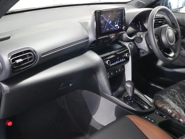 ヤリスクロス ハイブリッドZ アドベンチャー 登録済み未使用車 ハンズフリーパワーバックドア パノラミックビュー 純正8インチDオーディオ+ シート&ステアヒーター パワーシート セーフティセンス BSM+SEA ETC2.0 BTオーディオ フルセグ HDMI(16枚目)