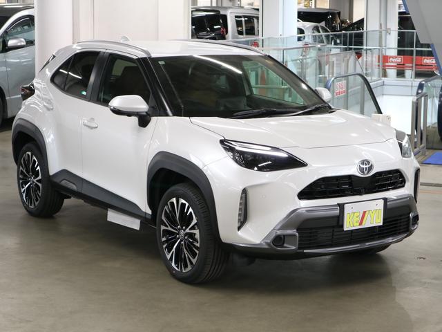 ヤリスクロス ハイブリッドＺ　アドベンチャー　４ＷＤ　登録済み未使用車　寒冷地仕様　ハンズフリーパワーバックドア　パノラミックビュー　純正８インチＤＡ＋　シート＆ステアヒーター　電動シート　セーフティセンス　ＢＳＭ＋ＳＥＡ　ＥＴＣ２．０　ＢＴオーディオ　フルセグ　ＨＤＭＩ（5枚目）