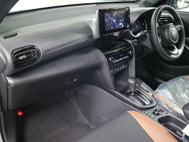 ヤリスクロス ハイブリッドＺ　アドベンチャー　４ＷＤ　登録済み未使用車　寒冷地仕様　ハンズフリーパワーバックドア　パノラミックビュー　純正８インチＤＡ＋　シート＆ステアヒーター　電動シート　セーフティセンス　ＢＳＭ＋ＳＥＡ　ＥＴＣ２．０　ＢＴオーディオ　フルセグ　ＨＤＭＩ（16枚目）