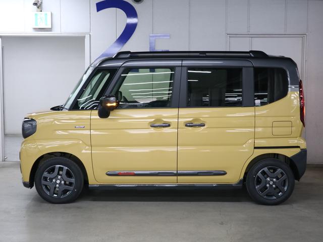 スペーシアギア ハイブリッドＸＺターボ　届け出済み未使用車　ＤＳＢＳＩＩ　全方位モニター付メモリーナビ　ＨＵＤ　シート＆ステアヒーター　オットマン　両側電動スライド　ＢＴオーディオ　フルセグＴＶ　スリムサーキュレーター　後席テーブル＆サンシェード　ＬＥＤライト　ルーフレール（10枚目）