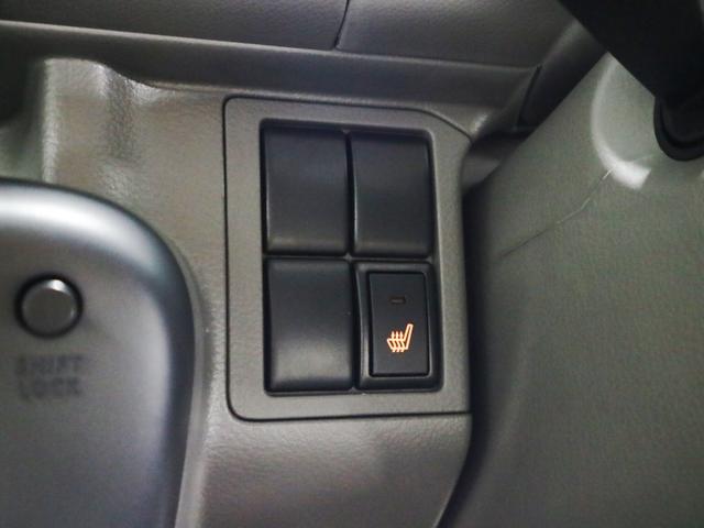 エブリイ ＰＣ　届出済未使用車　デュアルカメラブレーキサポート　誤発進抑制機能　車線逸脱警報　リヤパーキングセンサー　シートヒーター　両側スライドドア　オーバーヘッドシェルフ　ＵＳＢ端子　電動格納ドアミラー　パワーウインドウ　ＬＥＤヘッドランプ　ハイビームアシスト（25枚目）