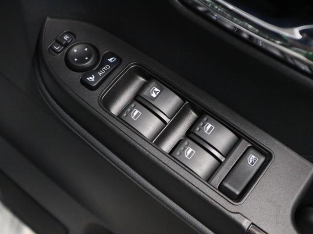 タント カスタムＲＳリミテッド　届出済未使用車　スマートアシスト　パノラマモニター　新品ナビ付　ＥＴＣ　シートヒーター　両側電動スライド　誤発進抑制機能　全車速追従クルコン　車線逸脱警報　コーナーセンサー　後席テーブル＆サンシェード　アダプティブＬＥＤ　純正１５ＡＷ（31枚目）