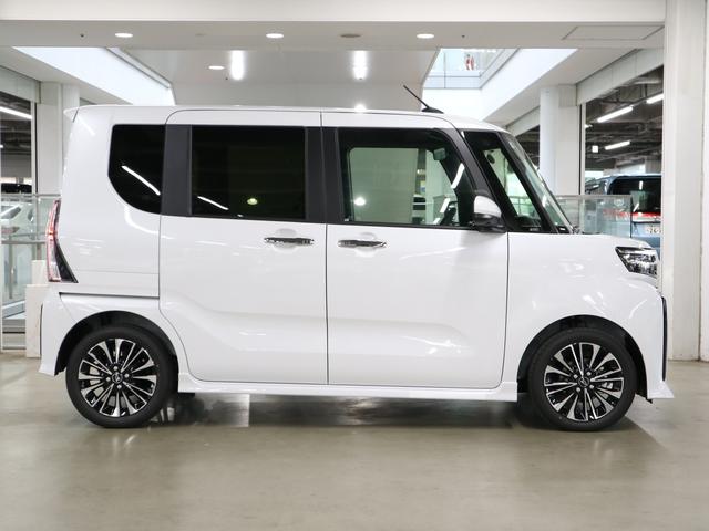 タント カスタムＲＳリミテッド　届出済未使用車　スマートアシスト　パノラマモニター　新品ナビ付　ＥＴＣ　シートヒーター　両側電動スライド　誤発進抑制機能　全車速追従クルコン　車線逸脱警報　コーナーセンサー　後席テーブル＆サンシェード　アダプティブＬＥＤ　純正１５ＡＷ（9枚目）