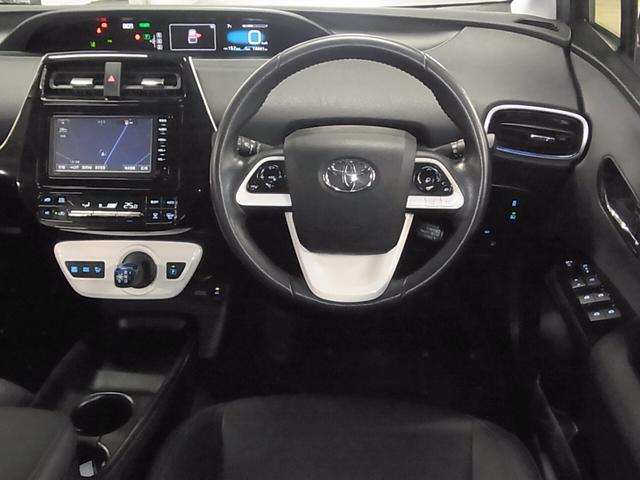 プリウス Sツーリングセレクション 寒冷地仕様 セーフティセンス レーダークルーズ 車線逸脱警報 シートヒーター 合皮シート 純正ナビ Bluetoothオーディオ TV CD再生 AUX クリアランスソナー LEDライト 純正17AW(11枚目)