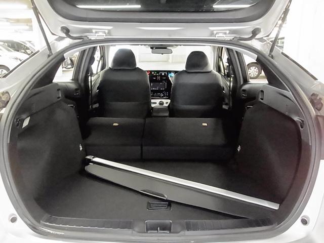 プリウス Sツーリングセレクション 寒冷地仕様 セーフティセンス レーダークルーズ 車線逸脱警報 シートヒーター 合皮シート 純正ナビ Bluetoothオーディオ TV CD再生 AUX クリアランスソナー LEDライト 純正17AW(29枚目)
